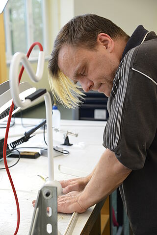 Geräte- und Bauteilmontage
